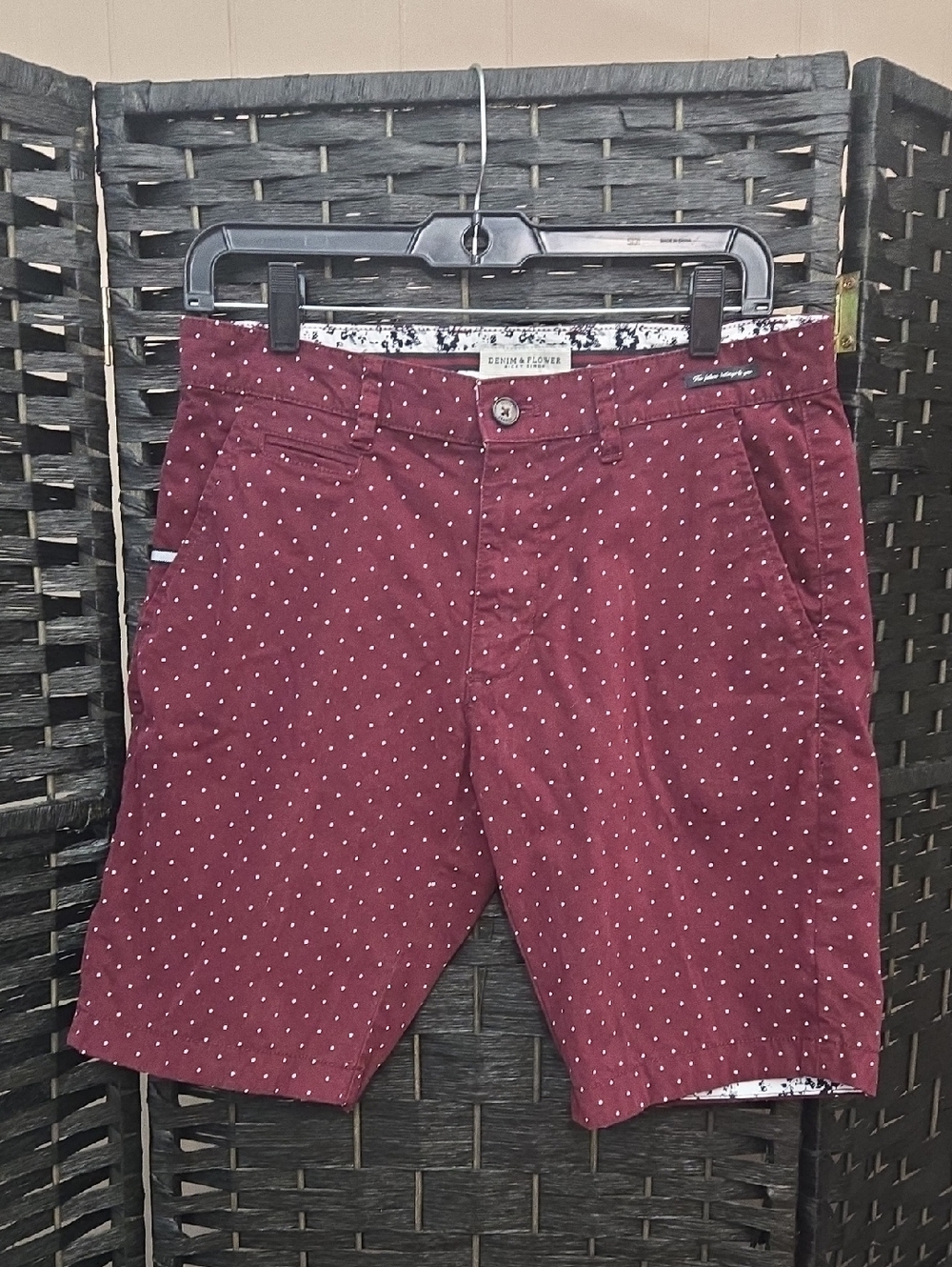 Ricky Singh Denim & Flower Men's Burgundy Dot Flat Front Shorts Size 29
